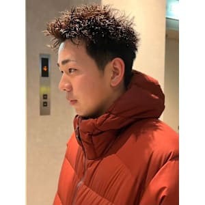 アップバング　ブラウンベージュ　ツーブロック　メンズショート