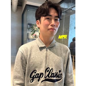 センターパート　韓国風ヘア　カルマパーマ　マッシュショート