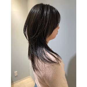 顔周り小顔レイヤーロングウルフカットイルミナグレージュカラー