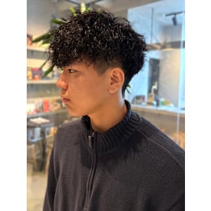 ツイストスパイラルパーマ　ツーブロック　束感　強めパーマ