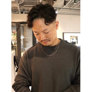 アップバング　波巻きスパイラルパーマ　刈り上げ　ツーブロック