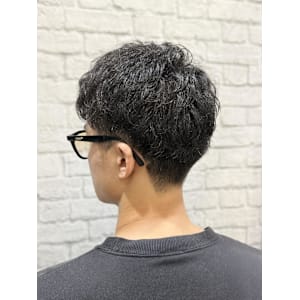 メンズ/ツーブロック/ショート/アップバング/黒髪/刈り上げ