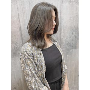 オリーブベージュ