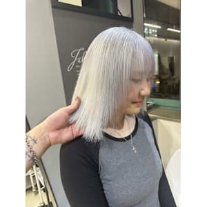 AiM×ミディアム