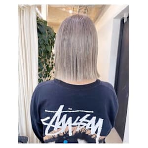 AiM×ミディアム