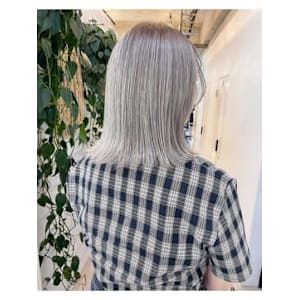 AiM×ミディアム