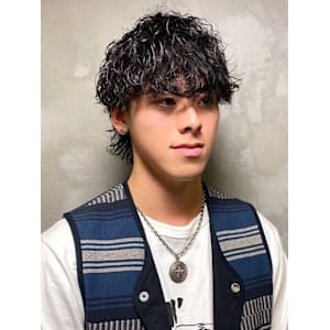 波巻きパーマ　ウルフマッシュ　束感スタイリング