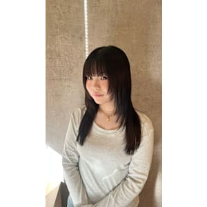 重めバングにザクザクレイヤー！