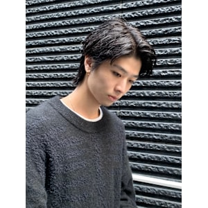 大人男性髪ナチュラルセンターパート