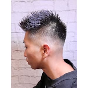 メンズ／スキンフェード／フェザーショート／アップバング