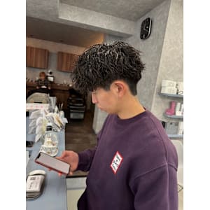 刈り上げマッシュ×波巻きパーマ