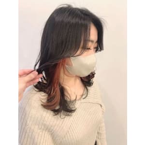 顔周りから見えるインナーカラー