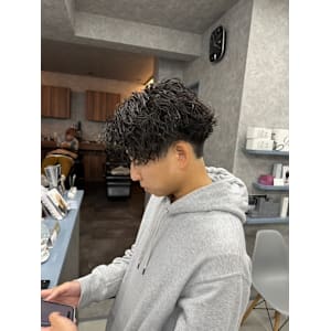 センターパート×波巻きパーマ