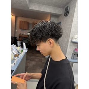 刈り上げマッシュ×波巻きパーマ