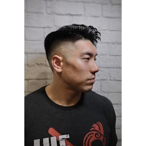 メンズ/ツーブロック/ショート/アップバング/黒髪/刈り上げ