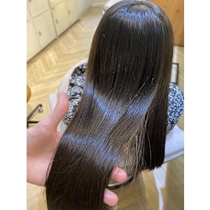 縮毛矯正髪質改善トリートメントで極上のサラサラヘア