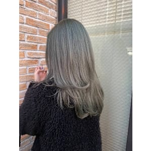 オリーブグレージュカラー