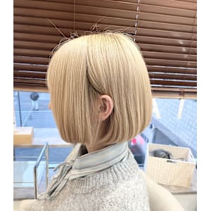 ハイトーンカラー×ショートボブ