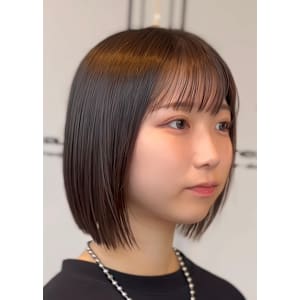 顎下切りっぱなしボブ