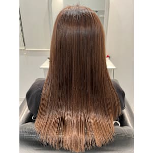 ベージュカラー×ツヤストレート