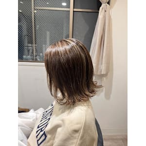 外ハネくびれボブ×ハイライト