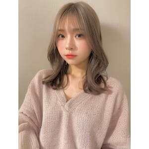 柔らかいミルクティーカラー