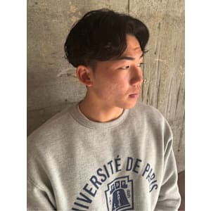 ニュアンス　パーマ　センターパート 刈り上げ