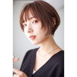 フォギーベージュで造るチークレイヤーショート