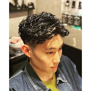  ツーブロフェード/スパイラルパーマ　床屋　理容室　