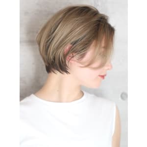 ショート・ボブ/白髪ぼかし/ハイライト/絶壁解消/