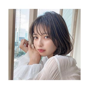 毎日セットが楽しくなるミディアムヘアー