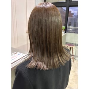 オリーブベージュ　アッシュカラー　ミディアム 髪質改善カラー