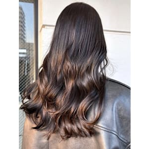 髪質改善　美髪　ダークブラウン　ゆる巻きロング　艶髪カラー