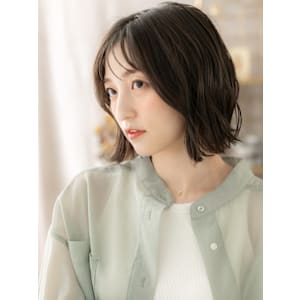 外ハネアッシュグレージュ小顔クセ毛風ボブ　くすみベージュ