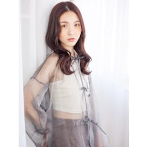 小顔に見せるセンターパートスタイル