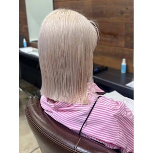 ホワイトグレージュ　透明感　艶髪　切りっぱなし　ケアブリーチ