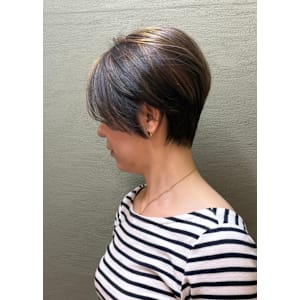 大人ショートレイヤー 白髪ぼかし　