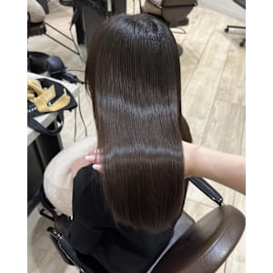 Mako / 地毛風ナチュラルストレート 縮毛矯正 髪質改善