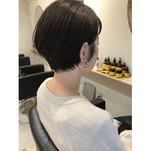 後頭部がふんわりショートカット（福岡市中央区NOUS）