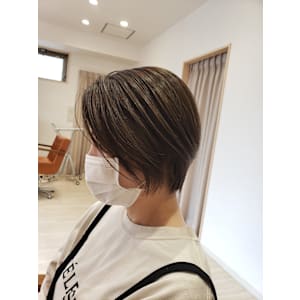 ナチュラルストレートのタイトなヘア