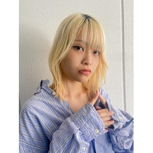 ハイトーンブロンドヘア×顔周りハイレイヤー