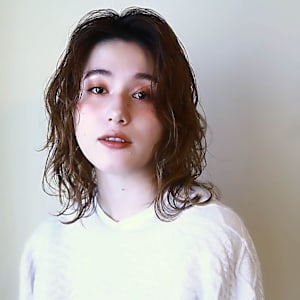 ハイトーンニュアンス外ハネミディ