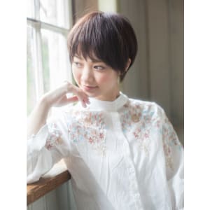 お顔周りもスッキリ！レディースショートヘア