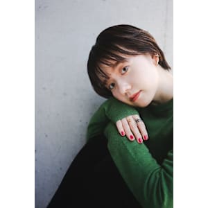 横顔美人！男性にも人気のある骨格補正の小顔ショート