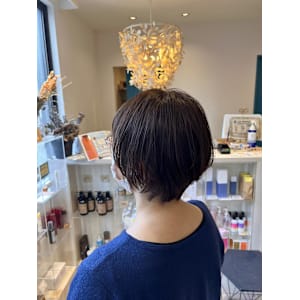 くすみベージュ×ショート