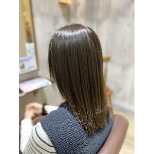 オリーブベージュ