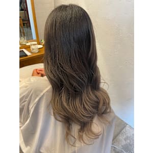 グラデーションカラー スモーキーベージュ