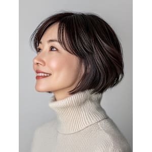 ショートボブ　センターパート　30代40代　白髪ぼかし　艶髪