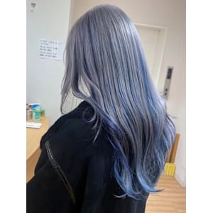 シルバー　ブルー　インナーカラー　ロングレイヤー