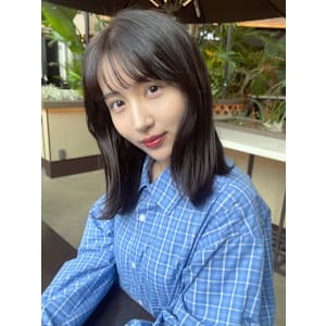 暗めグレージュ　顔周りレイヤー　くびれ巻き　シースルーバング